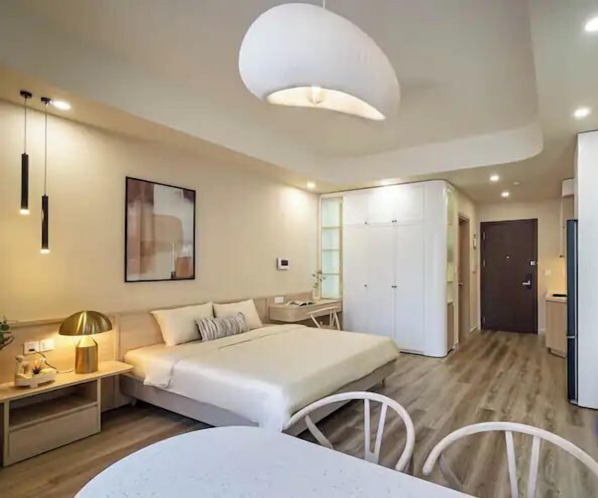 Memory foam beds, in-room safe, desk, laptop workspace