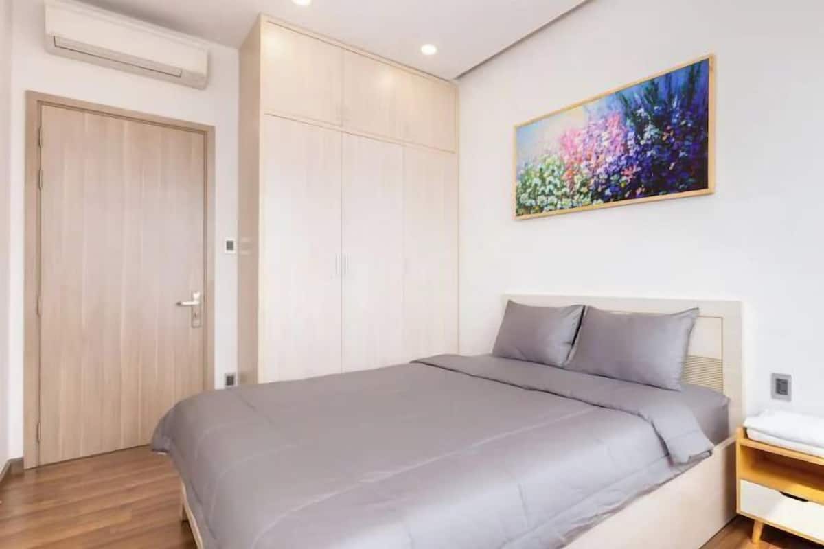 Matelas mémoire de forme, coffres-forts dans les chambres, bureau