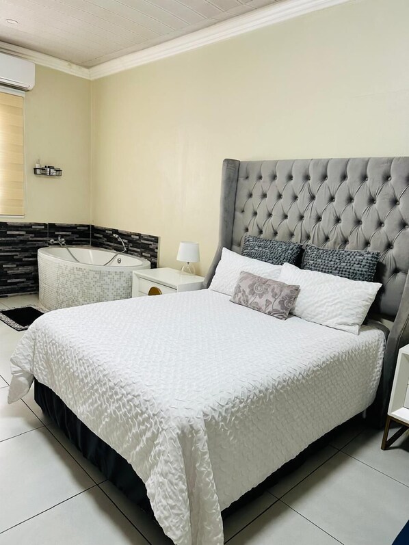 Double Room | Desk, laptop workspace, free WiFi - Hideinn Guesthouse (Bloemfontein)