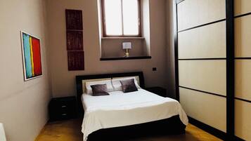 2 bedrooms, iron/ironing board, free WiFi, bed sheets