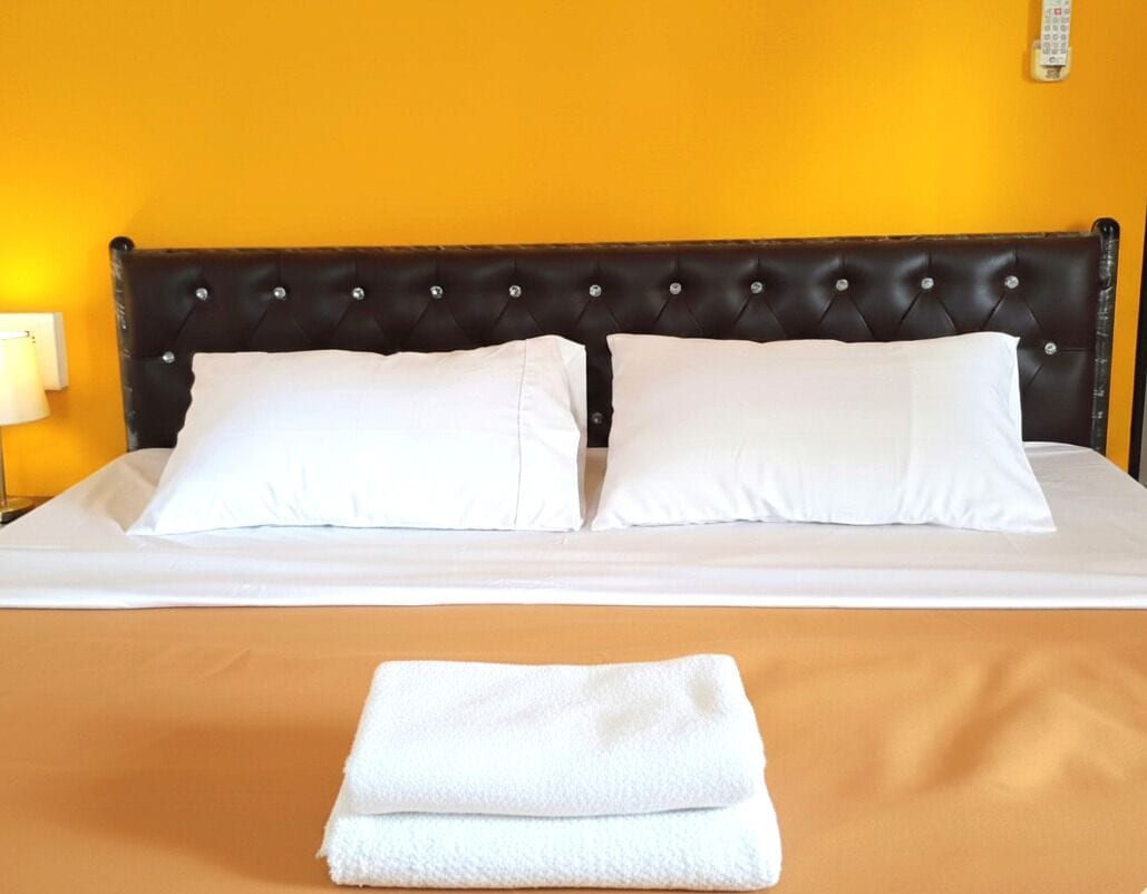 經典公寓, 1 張特大雙人床, 陽台, 泳池景觀 | 1 間臥室、羽絨被、免費無線上網、床單