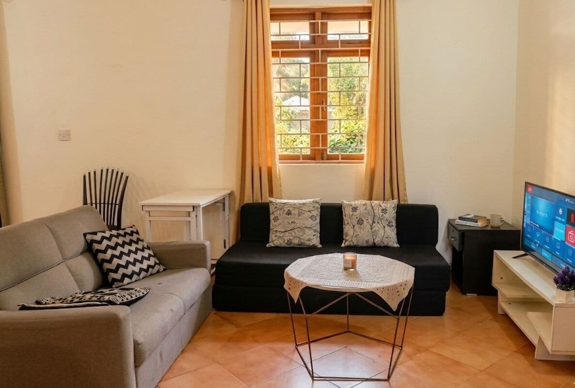 Luxury-Apartment, 1 Queen-Bett und Schlafsofa, Gartenblick, Erdgeschoss | 1 Schlafzimmer, Daunenbettdecken, kostenloses WLAN, Bettwäsche