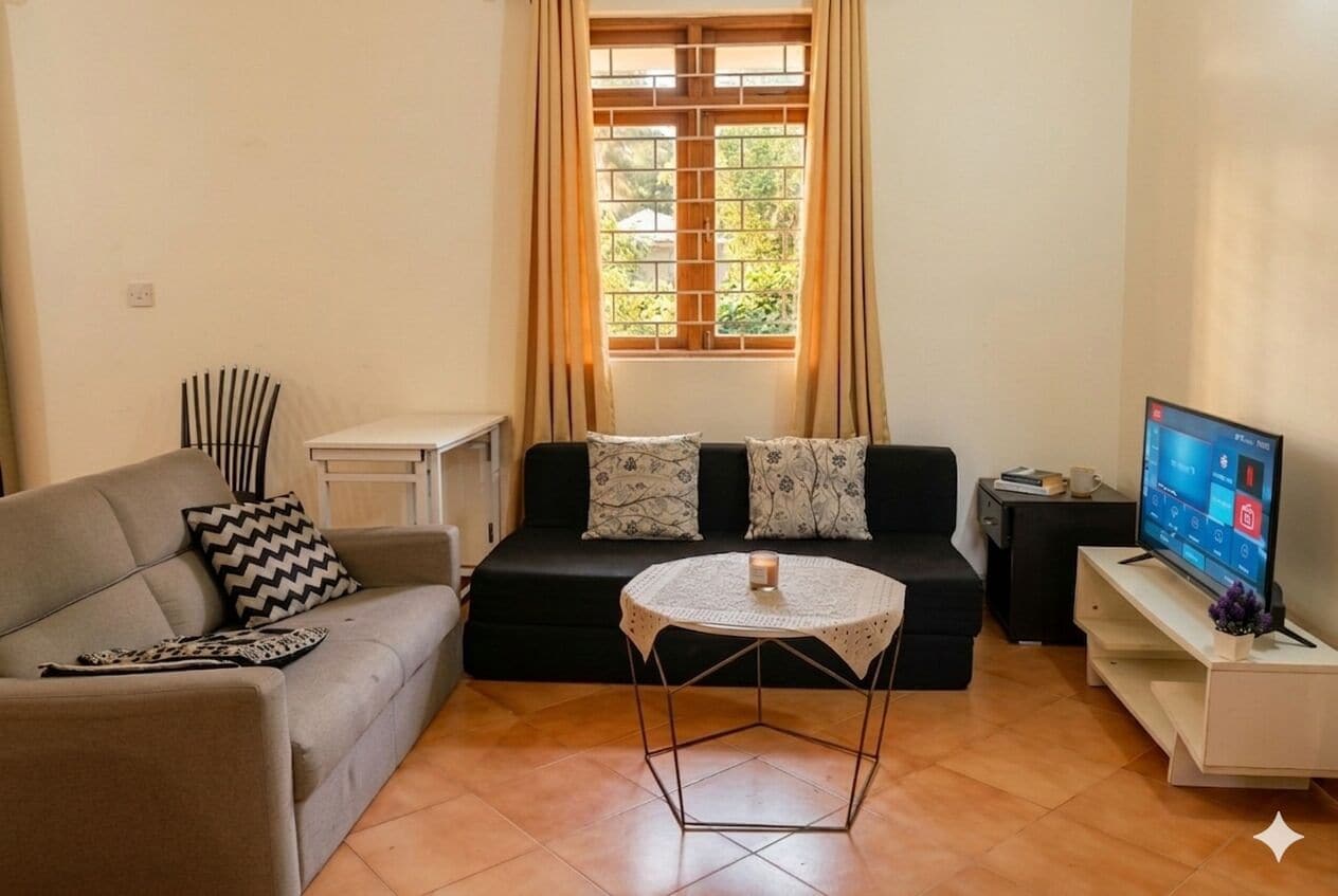 Luxury Apartment, 1 Queen Bed with Sofa bed, Garden View, Ground Floor | 1 bedroom, down comforters, free WiFi, bed sheets