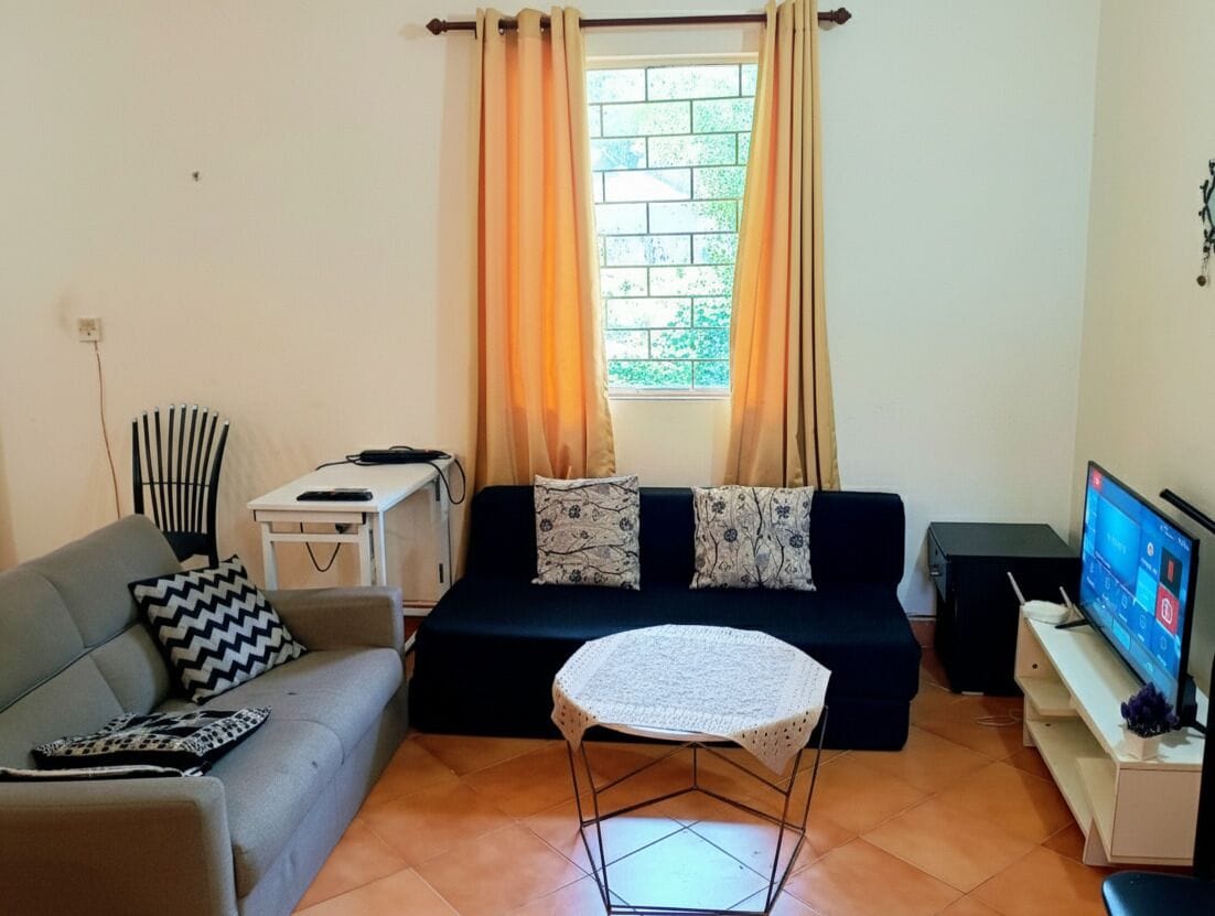 奢华公寓, 1 张大床和 1 张沙发床, 花园景观, 一层 | 起居区 | 平板电视