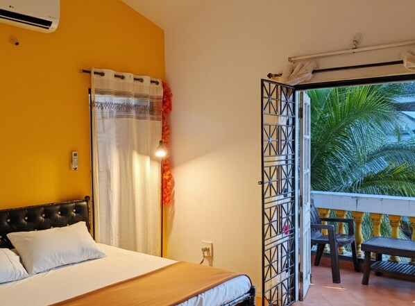 Classic Apartment, 1 King Bed, Balcony, Pool View | 1 bedroom, down duvets, free WiFi, bed sheets