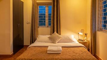 1 bedroom, down duvets, free WiFi, bed sheets