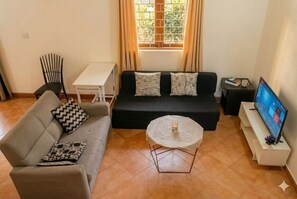 Luxury Apartment, 1 Queen Bed with Sofa bed, Garden View, Ground Floor | 1 bedroom, down comforters, free WiFi, bed sheets