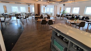Dining - Comfortable and versatile room -perfect for relaxation, work and exchange (Winterberg)