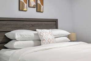 2 عدّة غرف نوم ومكواة/لوح كي وواي فاي مجانًا وملاءات أسرّة