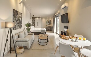 Superior Suite, Sea View | Soundproofing, iron/ironing board, free WiFi