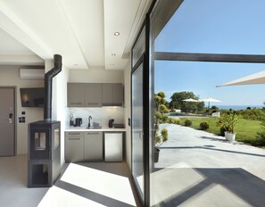 Luxury Villa, Private Pool, Sea View | Private kitchen | Fridge, stovetop, electric kettle, cookware/dishes/utensils - Olive All-Seasons Suites (Dio-Olympos)