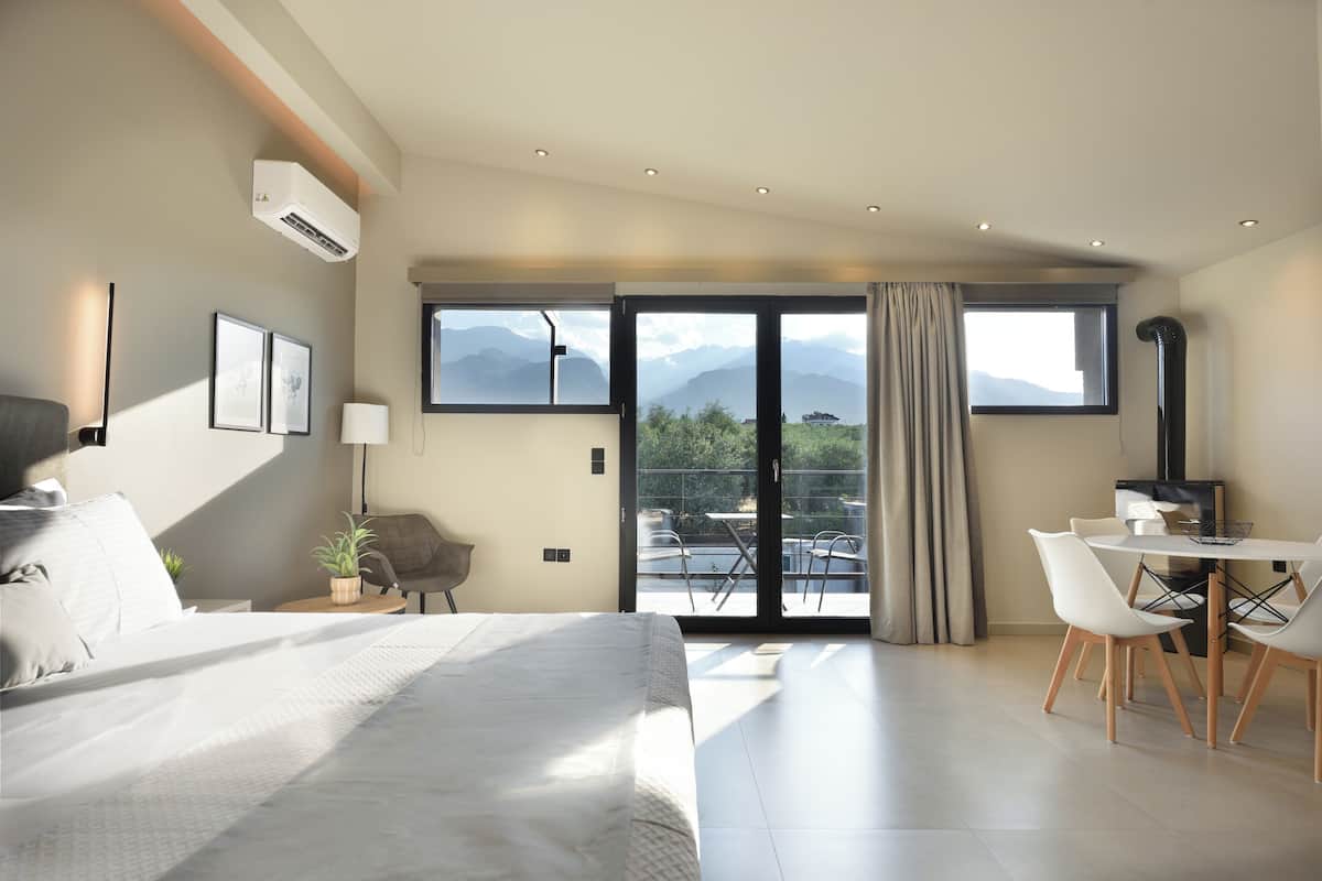 Suite – deluxe, fjellutsikt | Lydisolert, strykejern/-brett og wi-fi (inkludert)