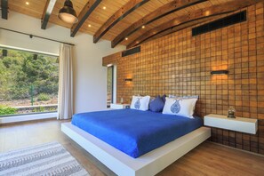 ロイヤル ヴィラ シービュー | 高級寝具、セーフティボックス (室内)、デスク、ノートパソコン用作業スペース