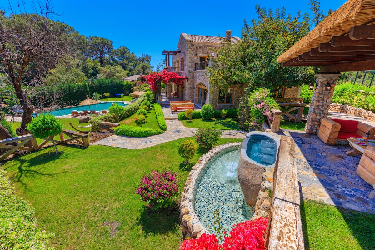 Executive Villa, Partial Sea View | Garden view