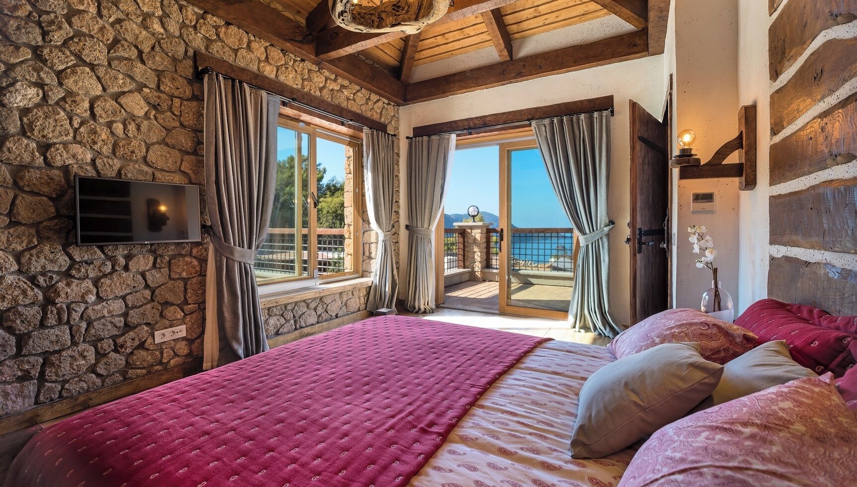 Superior villa, részleges kilátással a tengerre | Prémium ágynemű, széf a szobában és íróasztal