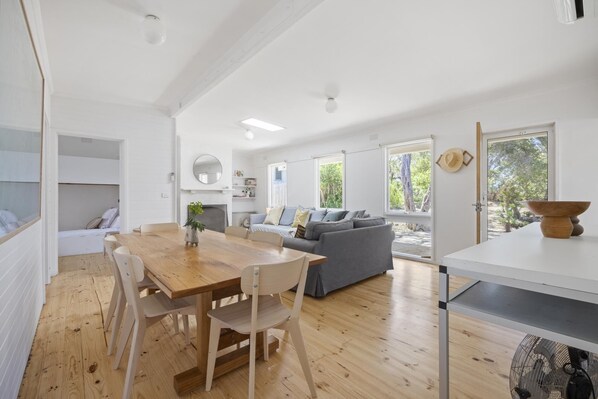 Interior - Tea-Tree Retreat, Rye - Quiet street, close to Rye front and back beaches (Rye)