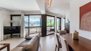 32-inch flat-screen TV with satellite channels - The Central Home  (Lugano)