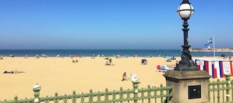 By The Bay Apartment - Mins to Beaches , Margate Old Town & Private Parking