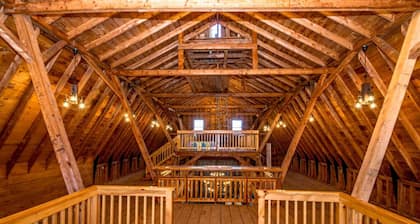 Whispering Waters Farmhouse/Barn