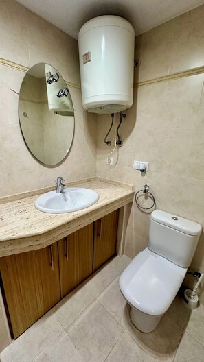 Apartment, 1 Schlafzimmer, Raucher | Badezimmerausstattung