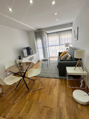 Apartment, 1 Bedroom, Smoking | Living room