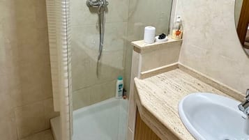 Apartment, 1 Bedroom, Smoking | Bathroom shower