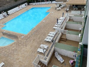 2 udendørs pools