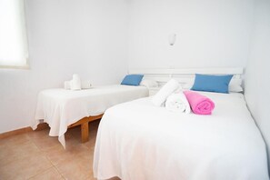 Free WiFi, bed sheets - Apartamentos Annabel's I (Ciutadella de Menorca)