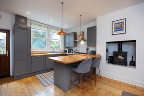 Réfrigérateur, micro-ondes, lave-vaisselle, grille-pain