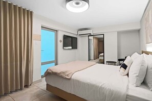 1 bedroom, iron/ironing board, free WiFi, bed sheets - At Oceanpark Beach | Saltwater Pool | Bar (San Juan)