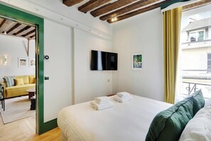 2 habitaciones, escritorio, tabla de planchar con plancha y wifi gratis