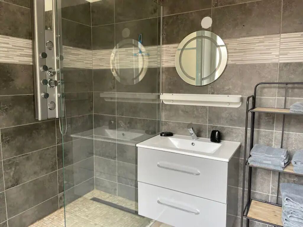 Dusche, Handtücher, Toilettenpapier