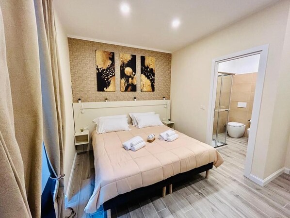 Comfort Double or Twin Room | In-room safe, desk, free WiFi