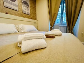 In-room safe, desk, free WiFi - Domus Altino (Rome)