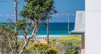 Sandy Feet - Coastal Elegance in Lennox Head