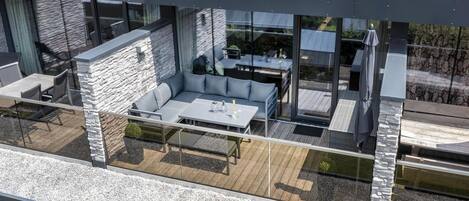 Apartment | Outdoor dining