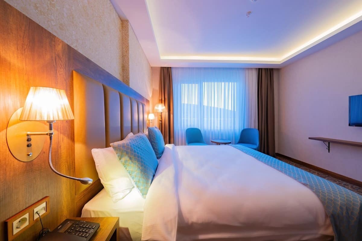 Dobbeltrom – classic, 1 dobbeltseng, fjellutsikt | Sengetøy i egyptisk bomull, sengetøy av topp kvalitet og minibar