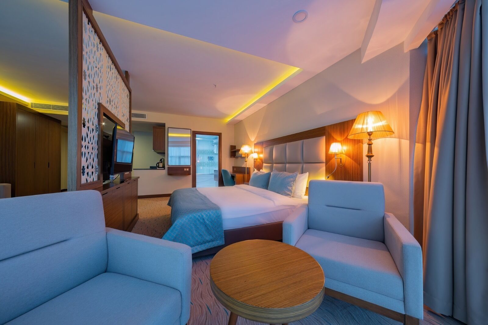 Egyptian cotton sheets, premium bedding, minibar, in-room safe