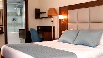 Presidential Room | Egyptian cotton sheets, premium bedding, minibar, in-room safe