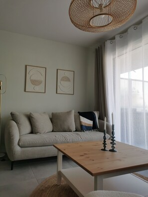 TV - 4 bed apartment in Royan-Pontaillac in a luxury residence  (Royan)