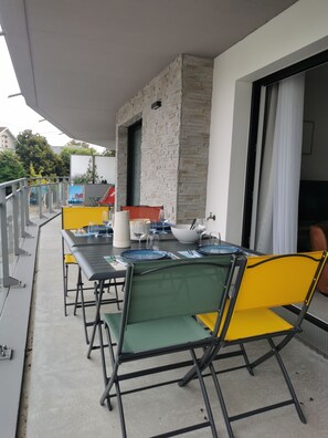 Outdoor dining - 4 bed apartment in Royan-Pontaillac in a luxury residence  (Royan)