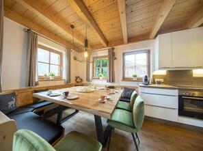 Chalet | Dining - Chalet in Konigsleiten Near Ski Bus & Pool (Wald im Pinzgau)