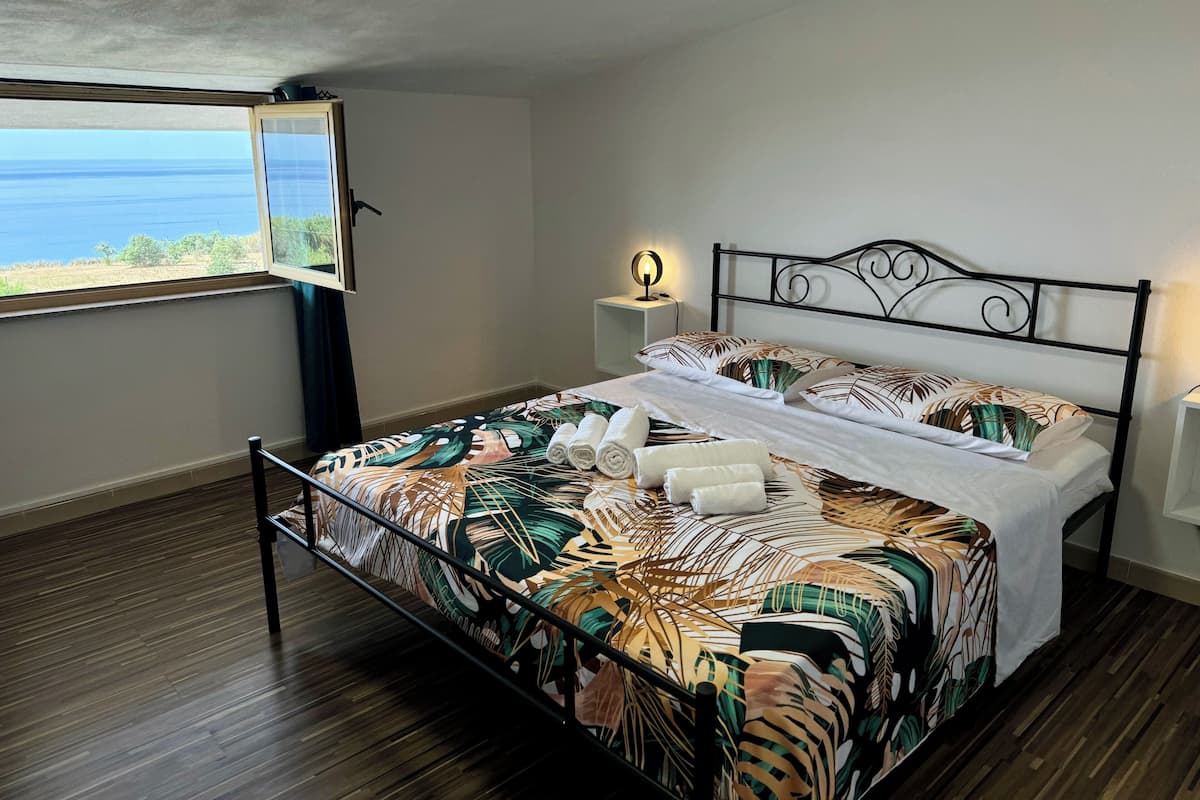 Comfort Townhome, 1 Double Bed, Sea View | Garden view