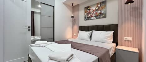 2 bedrooms, iron/ironing board, WiFi, bed sheets