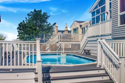 Waterfront 3BR Home in Brick w/ Swimming Pool