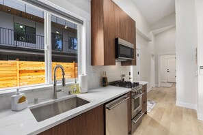 Family House, Non Smoking, Private Bathroom | Private kitchen | Full-size fridge, microwave, oven, stovetop - Modern 2-Bedroom Retreat in Seattle (Seattle)