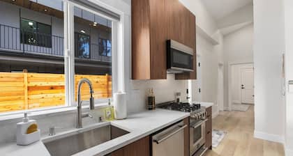 Modern 2-Bedroom Retreat in Seattle