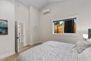 Family House, Non Smoking, Private Bathroom | 2 bedrooms, individually decorated, individually furnished - Modern 2-Bedroom Retreat in Seattle (Seattle)