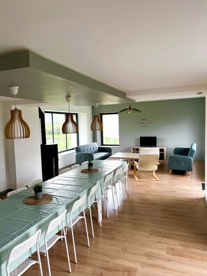 Dining - Maison des H, by the lake (CANISY)