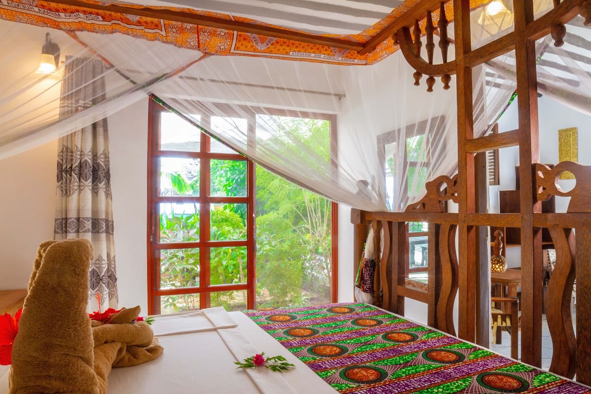 In-room safe, bed sheets
